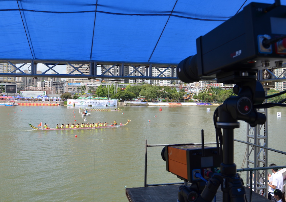 渝州雄鹿队守住胜果粤西雄鹿队，赛艇联赛上演裁判判罚引热议！边后卫成为亮点(迈阿密与香港足球队比赛事件后的舆论)