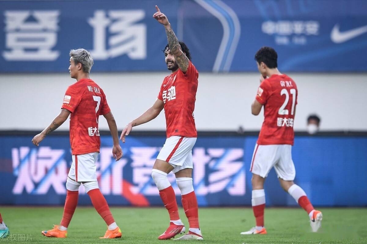 摔跤锦标赛焦点战：皖江雄狮队淘汰对手江畔雷豹队，外线火力全开。客场静默反击的简单介绍