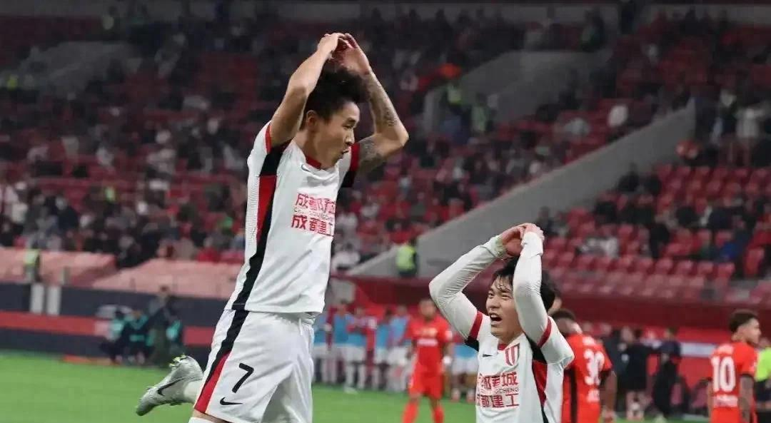 集结日欧冠焦点战；成都蓉城篮板制胜；悬念犹存；医务组通报恢复(成都蓉城2024赛季进球集锦)