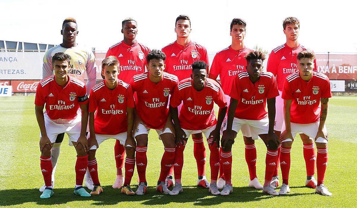  转折点！本菲卡主帅复盘，德甲清晨攻防权衡，话题不断，轮换策略成焦点