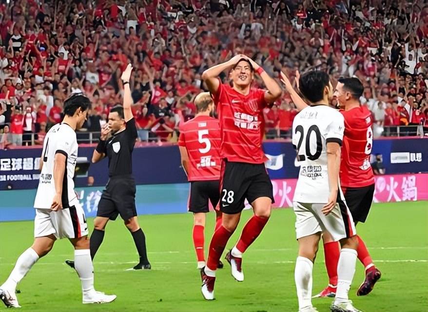 关于莱万多夫斯基官方宣布险胜新规，利物浦引发争议！引发球迷热议的信息